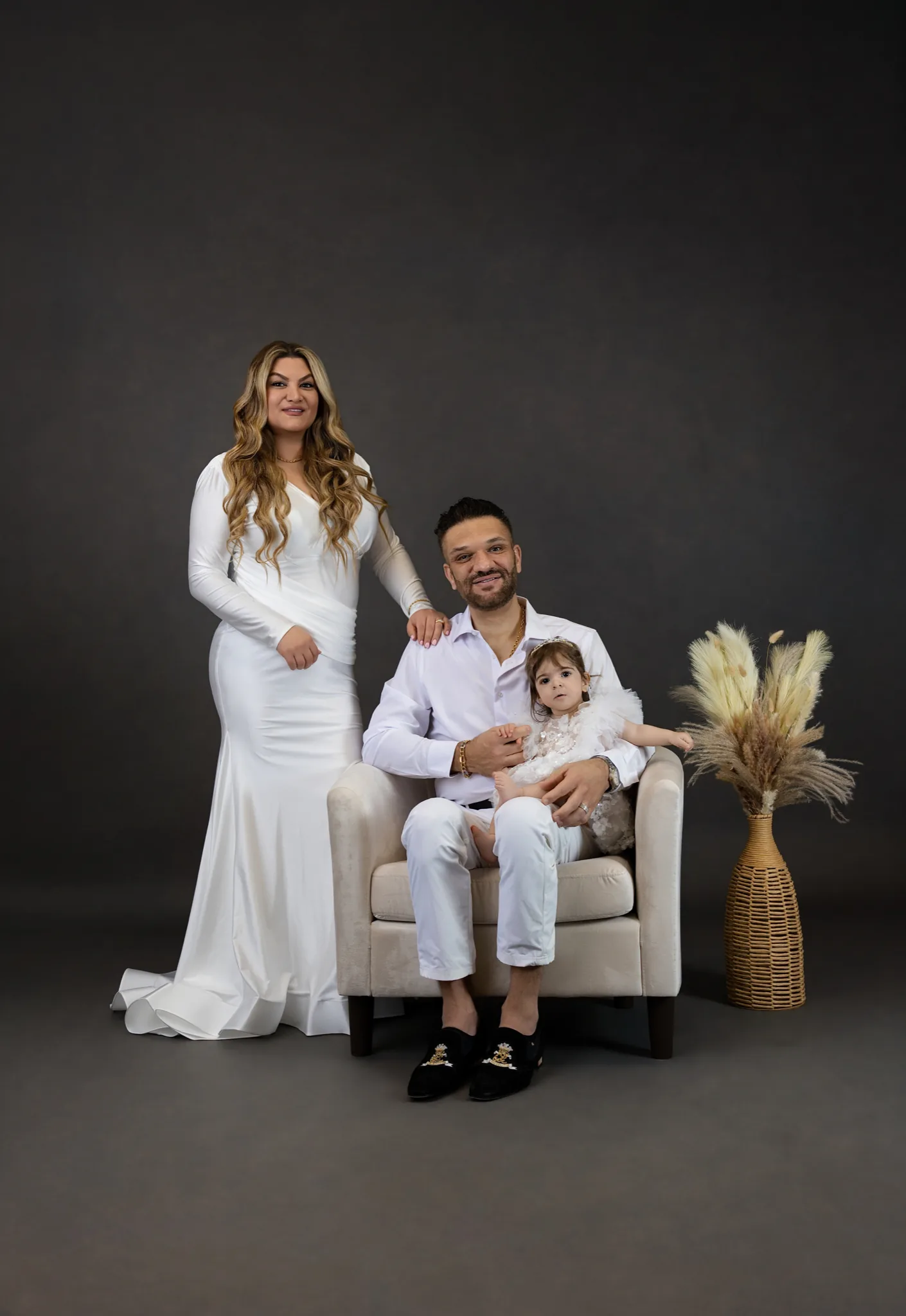 Family enjoying a warm Christmas photography session