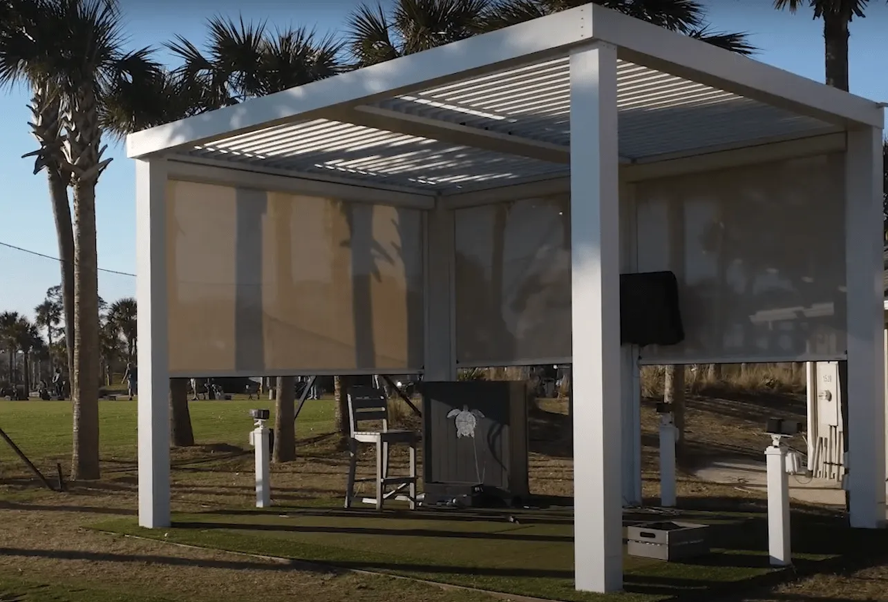 Go-Fenetex dealership screen solution – retractable pergola screen for outdoor showroom