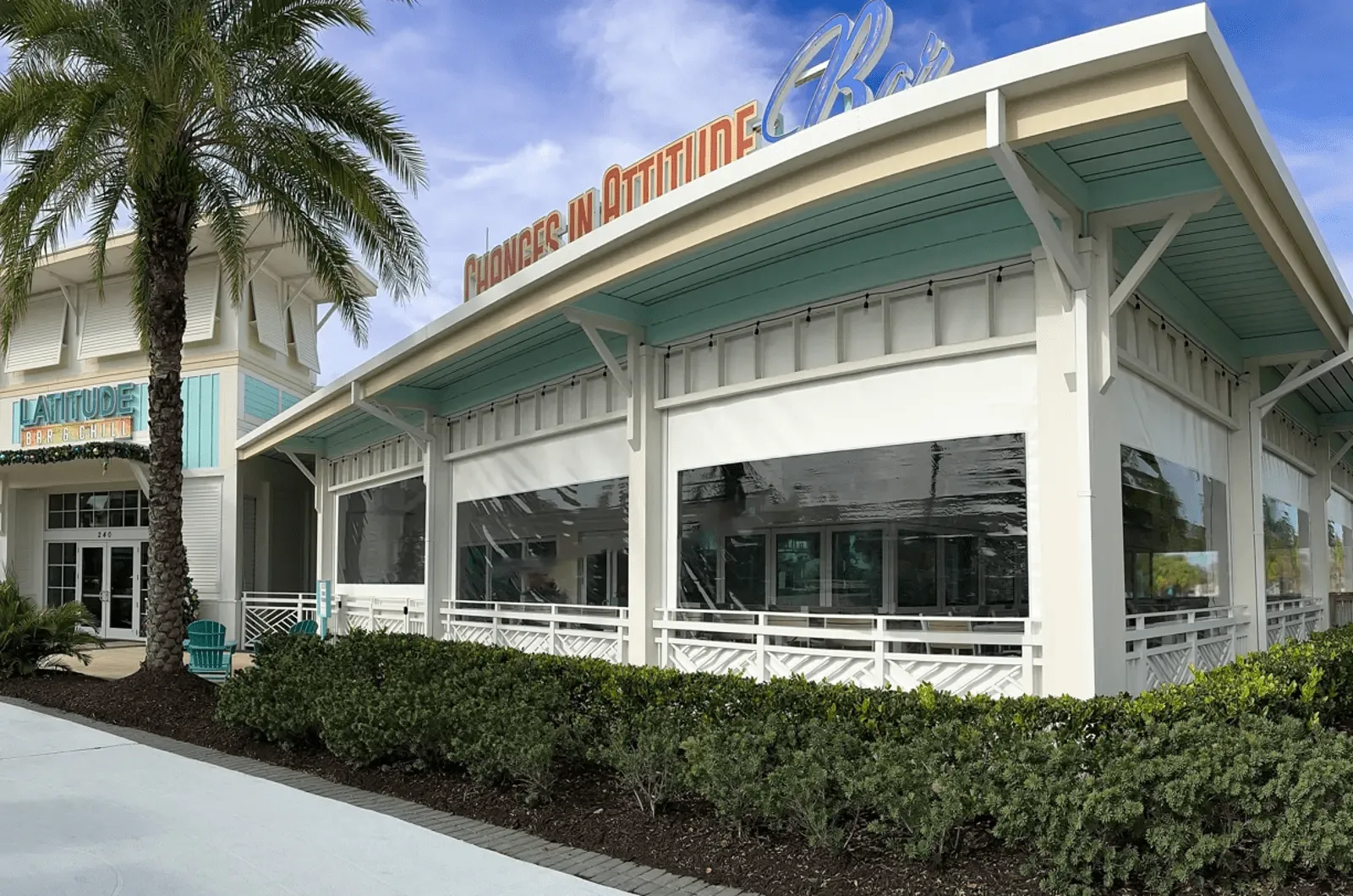 Commercial patio screens installed on restaurant exterior – Go-Fenetex motorized retractable screens