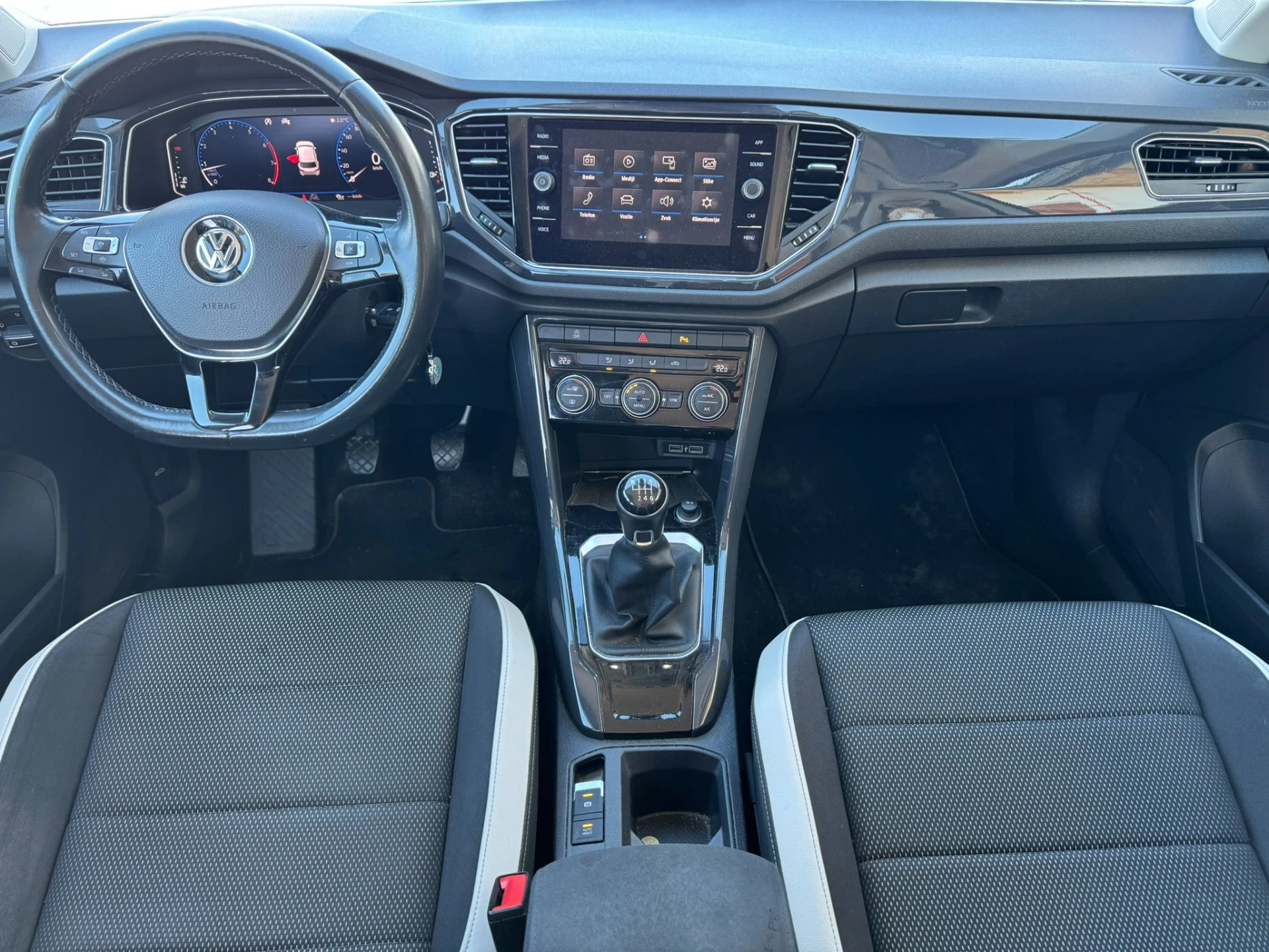 VW T-Roc — instrument tabla