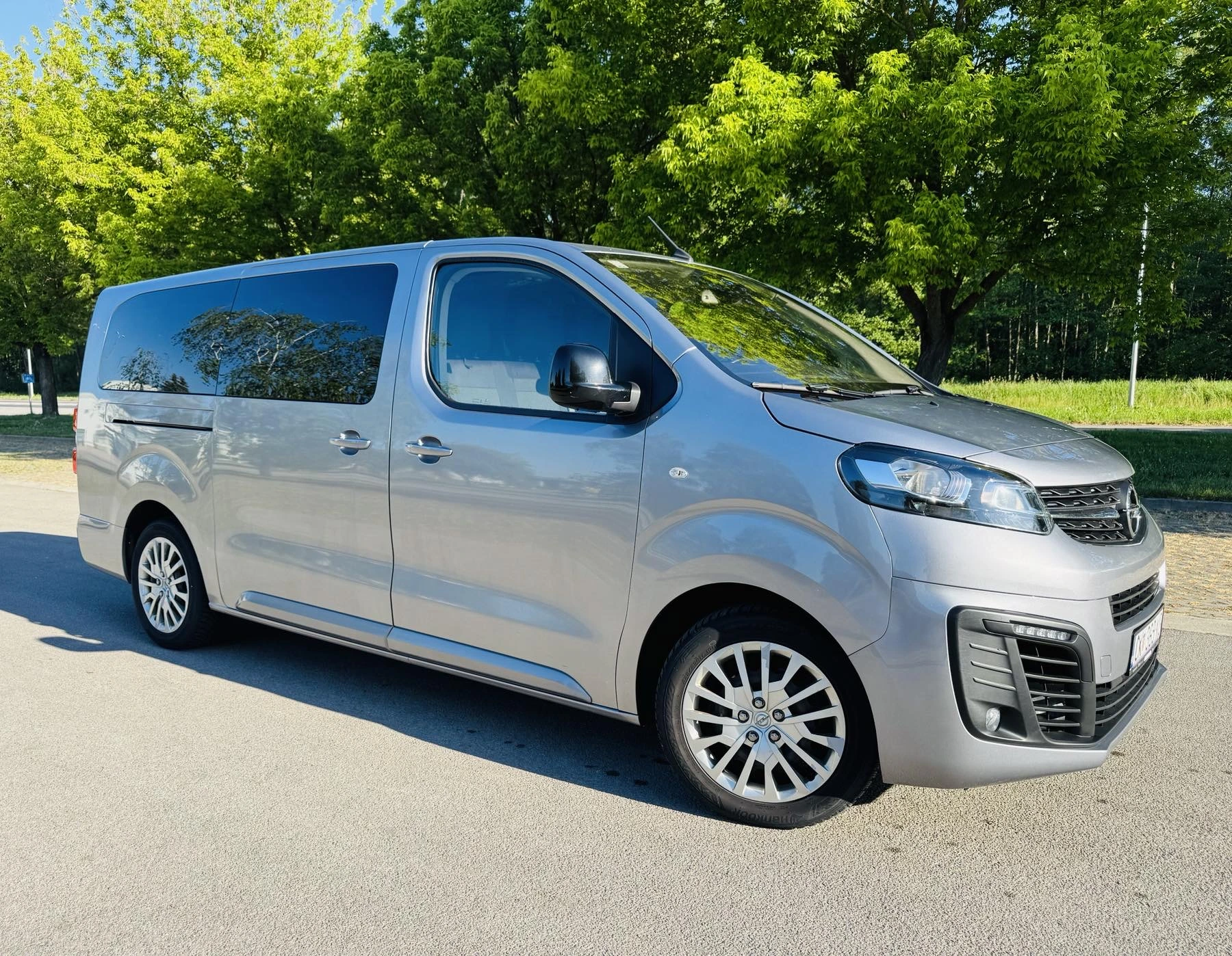Rentigo rent-a-car Opel Zafira