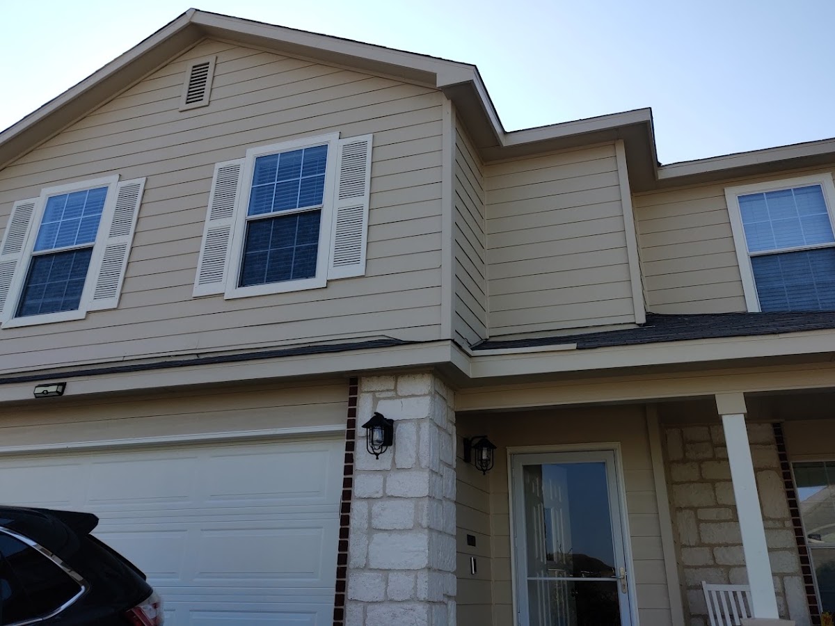 Customer-submitted photo of Manuel Estrada's freshly painted home exterior