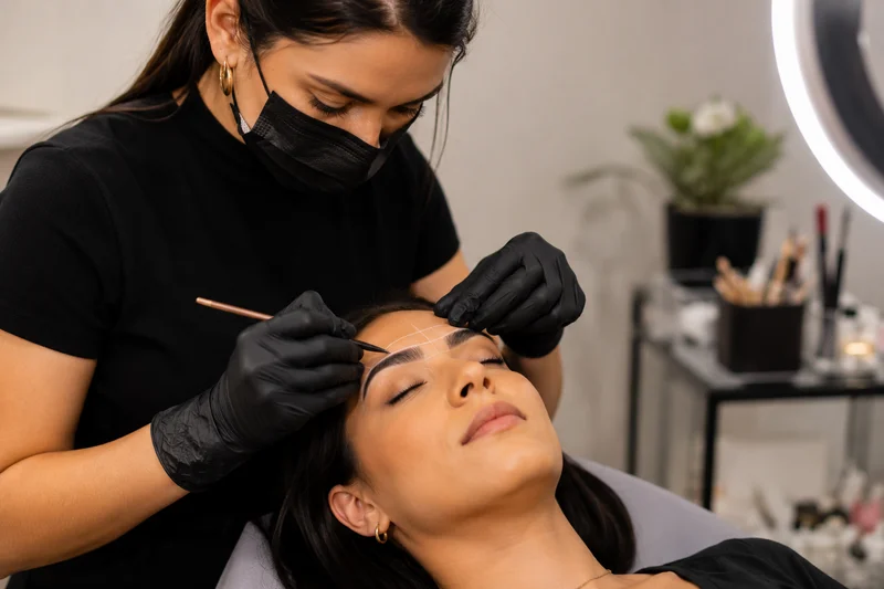 Curso de Designer de Sobrancelhas em Balneário Camboriú