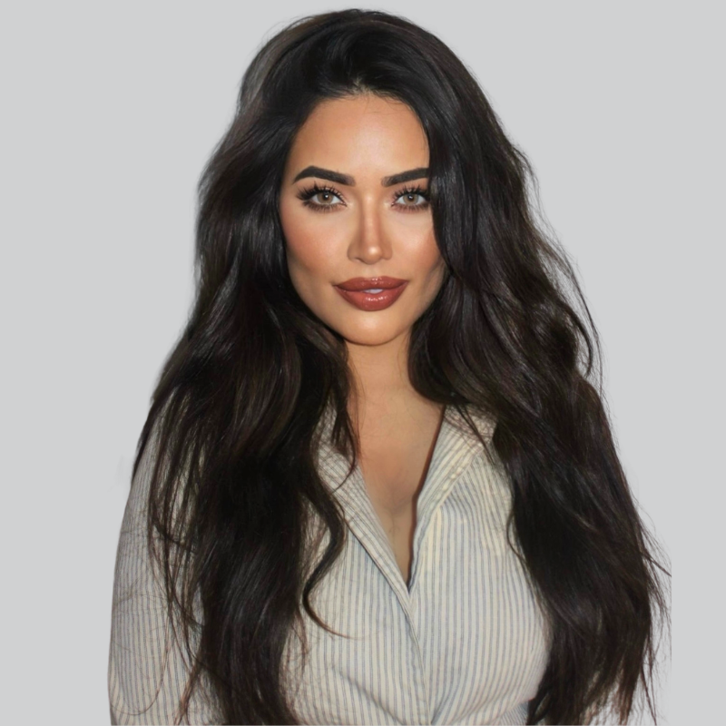 Isabella, founder of The Social Dollhouse