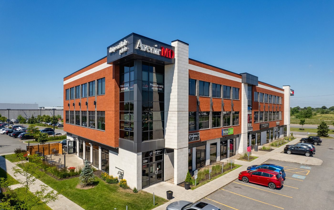 Commercial building, Laval