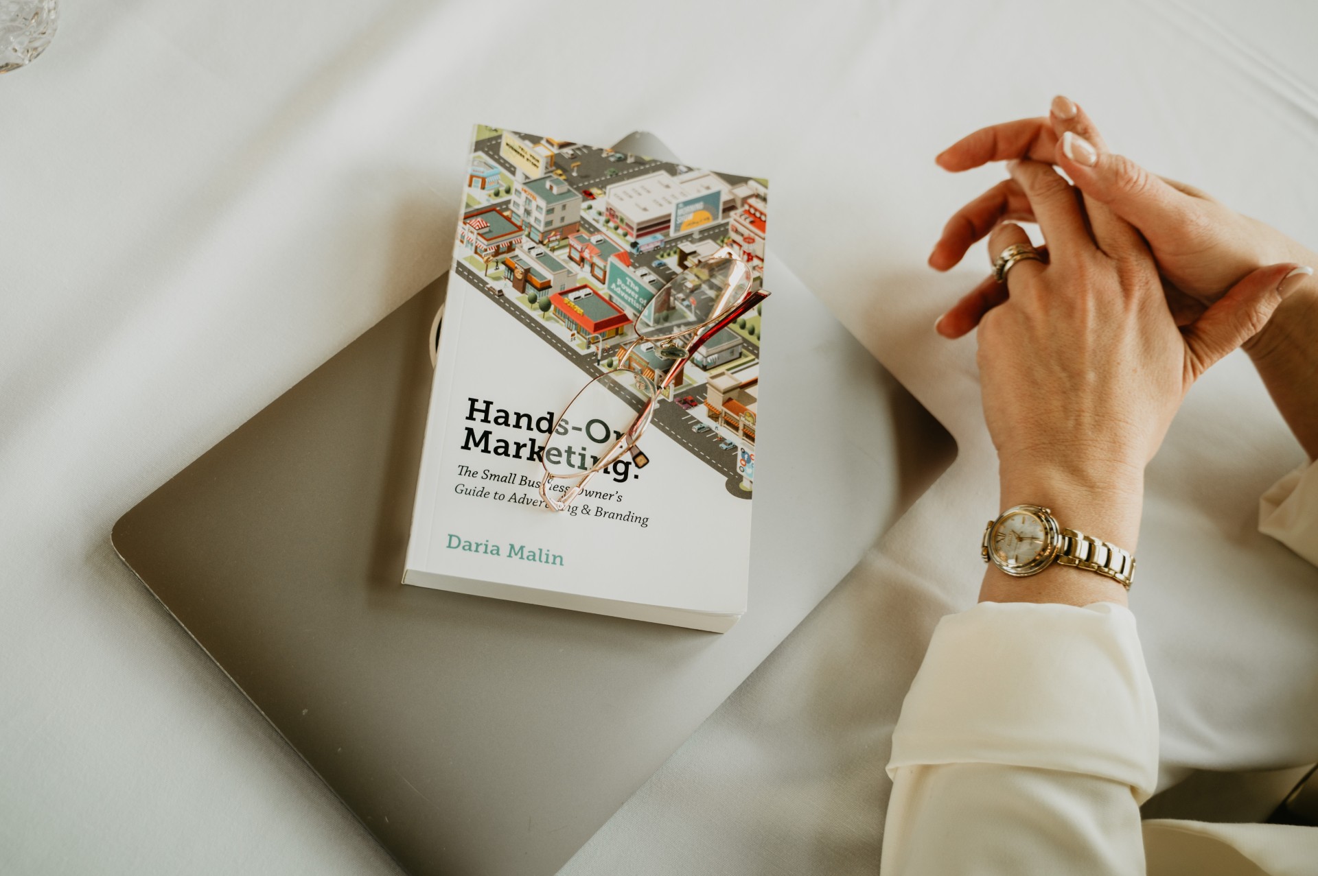 Hands-On Marketing book cover by Daria Malin