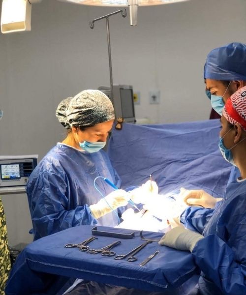 Paciente feliz tras cirugía