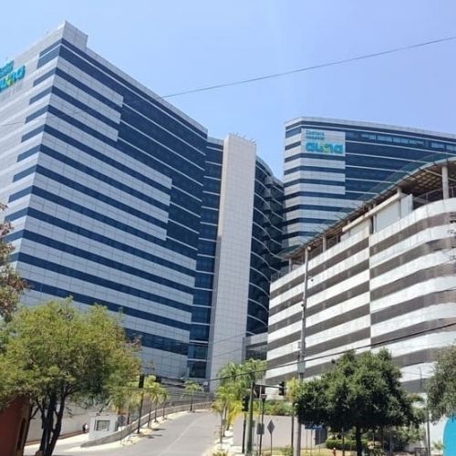 Atención médica cercana y profesional con paciente