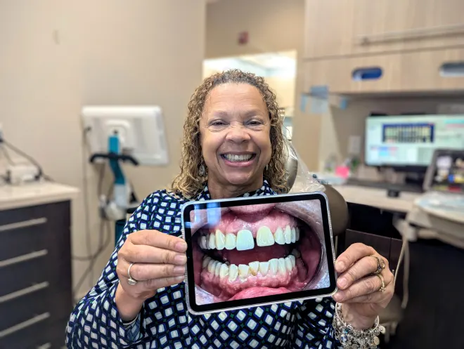 Promenade Invisalign patient reviewing her scan