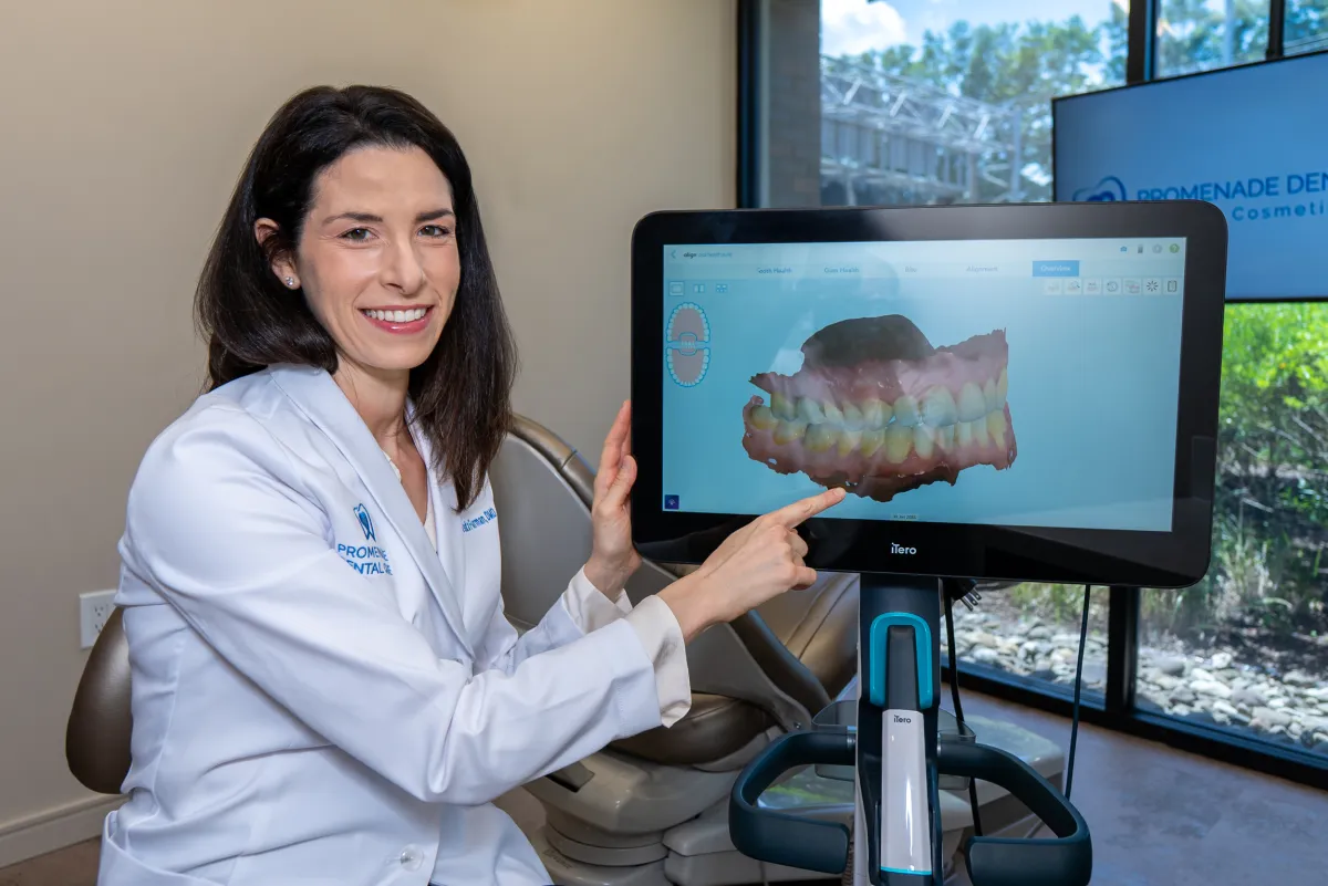 Dr. Furman reviewing a 3D iTero scan