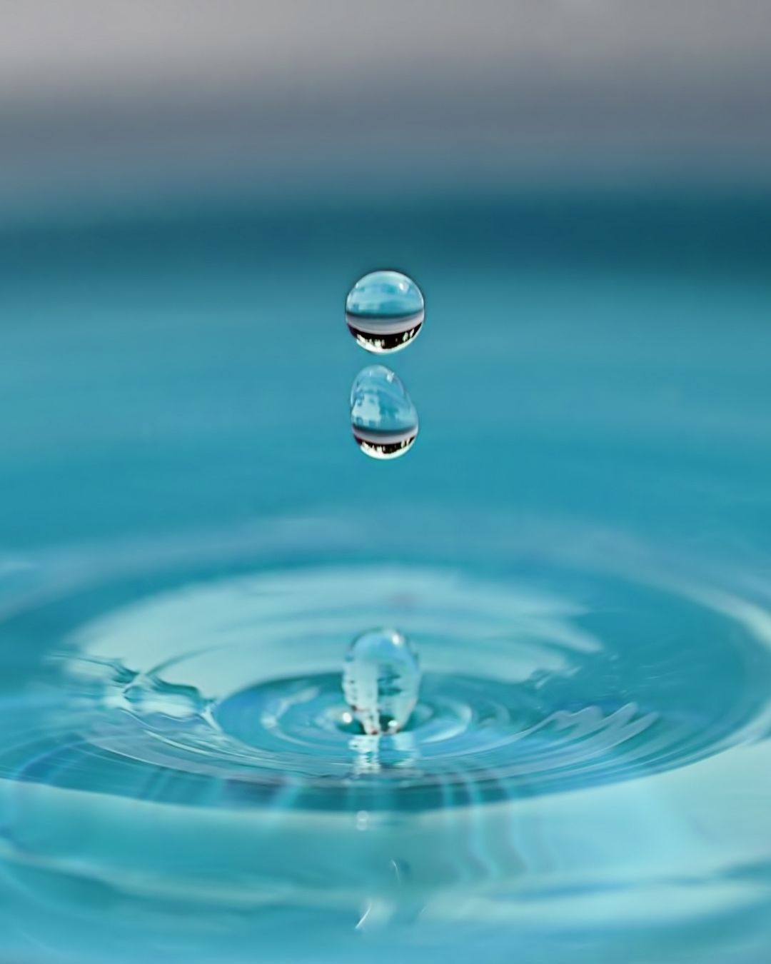 Water droplet creating ripple effect symbolizing stress as a signal and moment for reflection