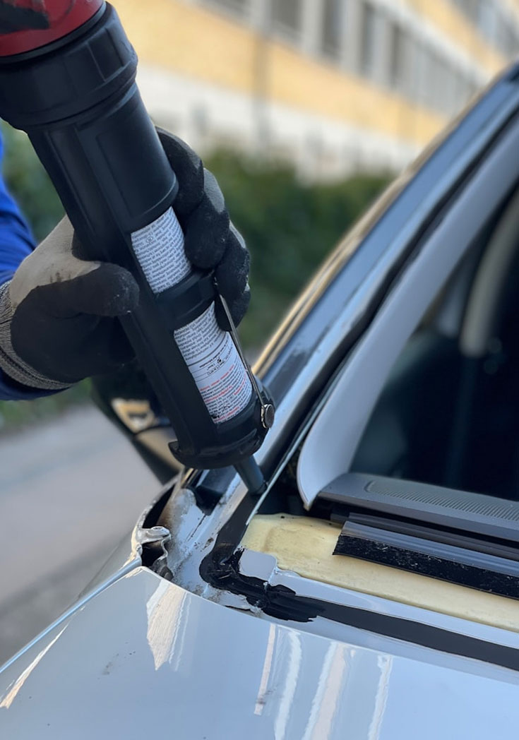 Sealant application on auto glass
