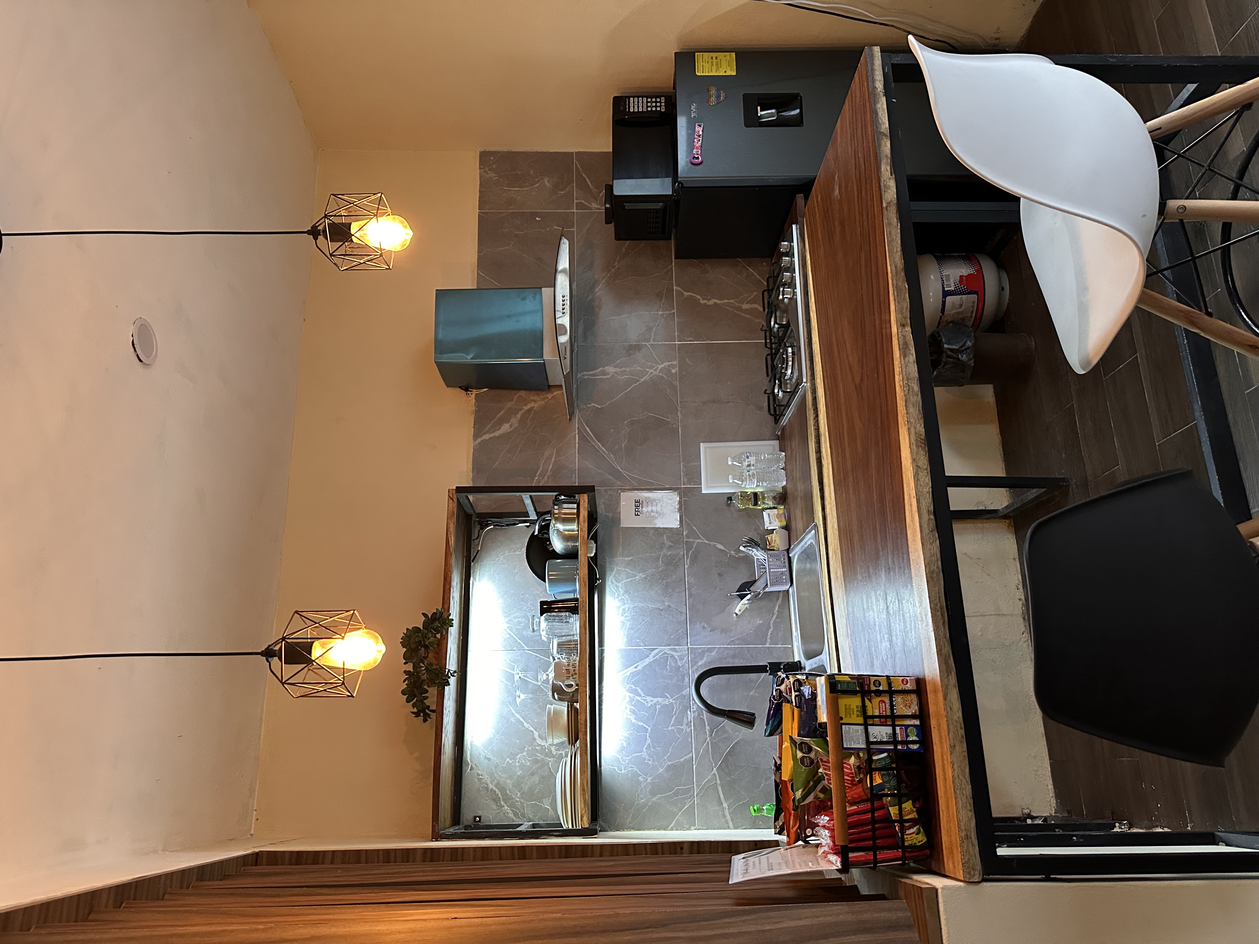 Cocina equipada con vajilla y electrodomésticos en Estudio Arena – Almendras Cancùn