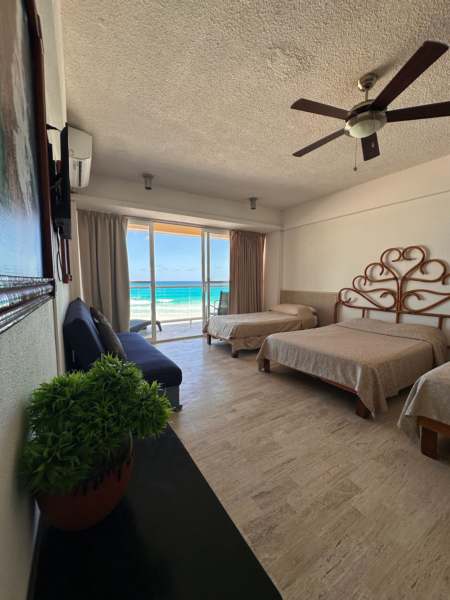 Estructura exterior y terraza solarium de los condominios en Cancún