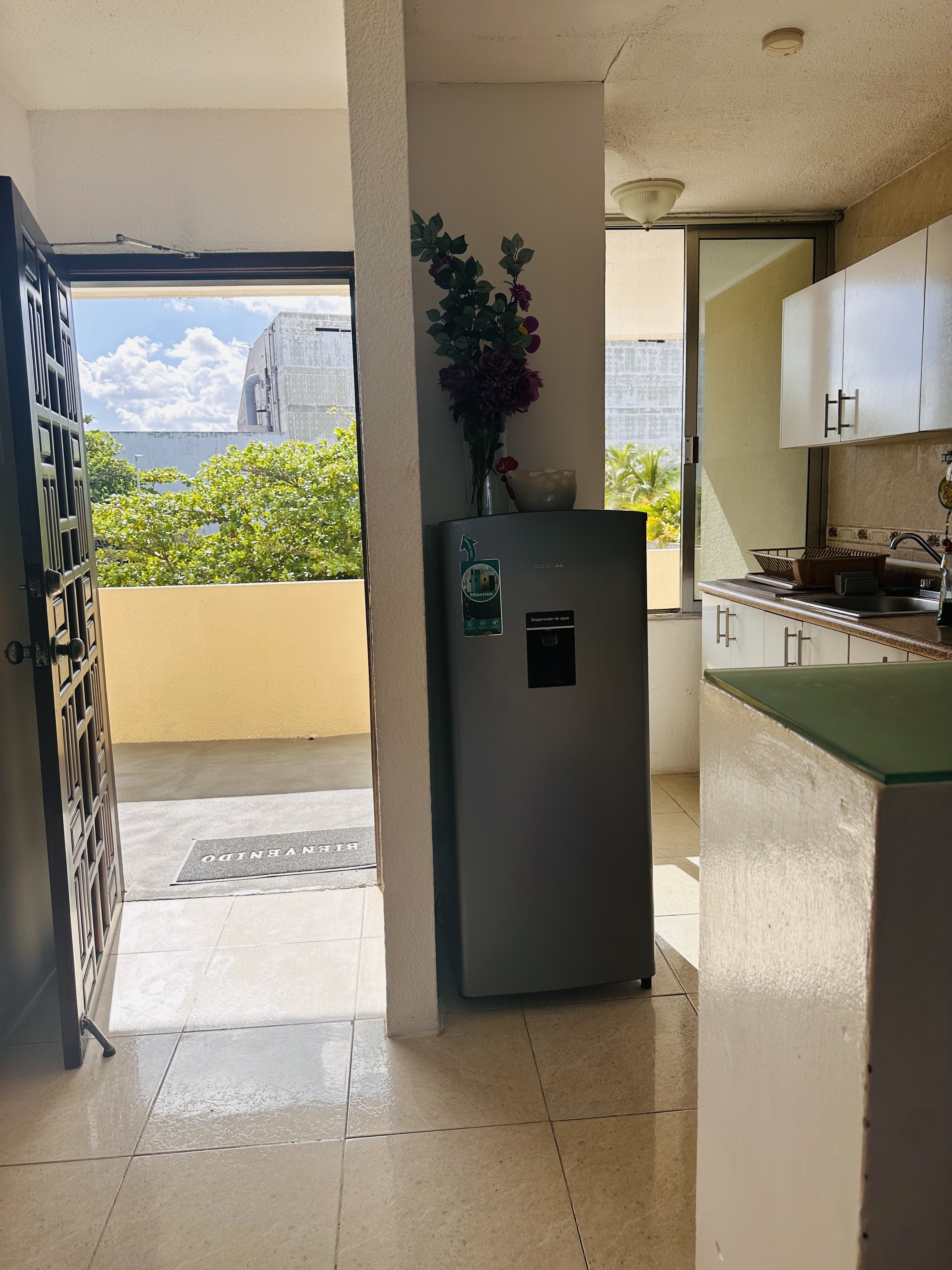 Cocineta totalmente equipada con electrodomésticos modernos - Departamento BellaMar