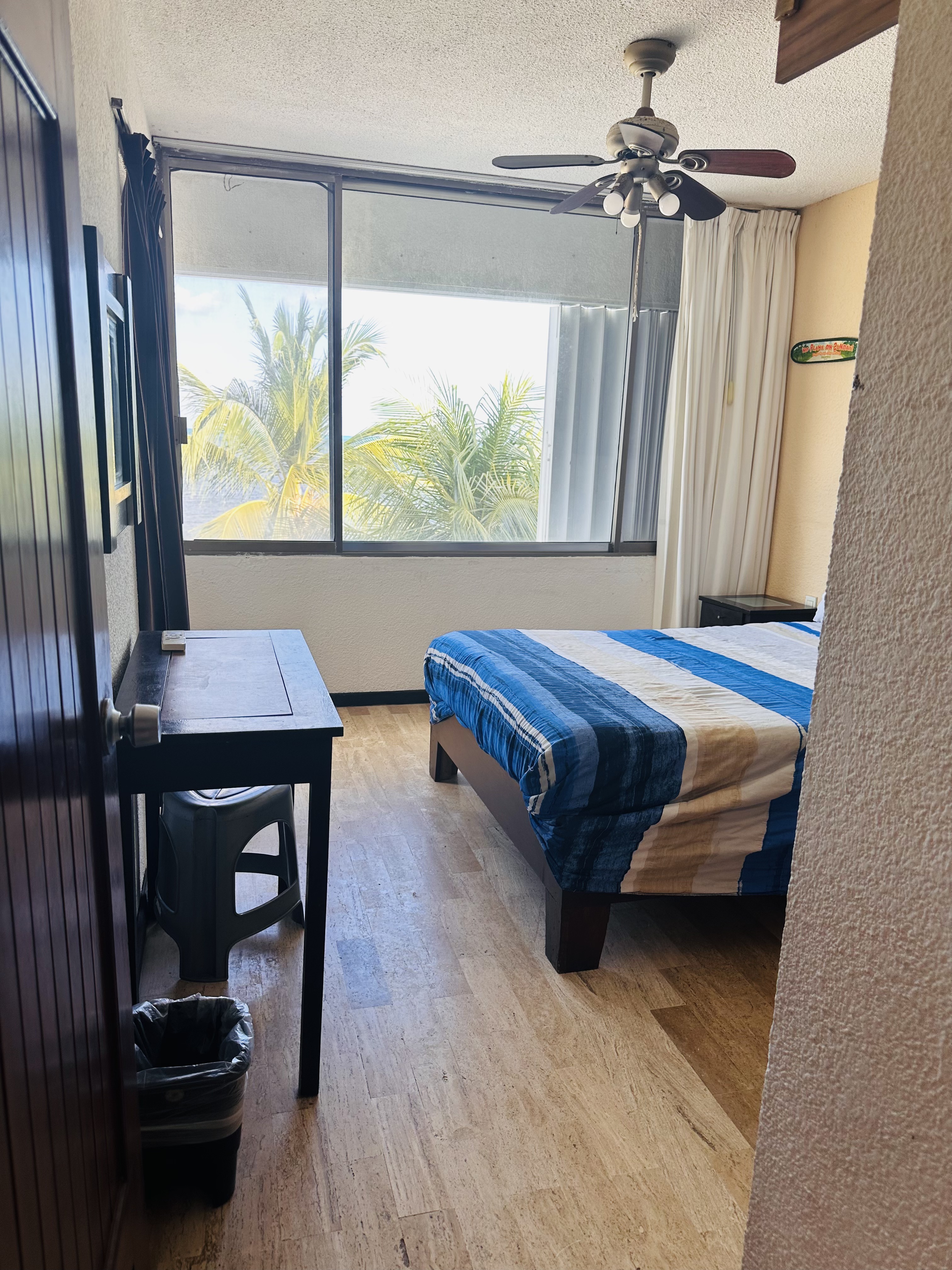 Balcón privado con vista directa al mar turquesa del Caribe - Departamento BellaMar