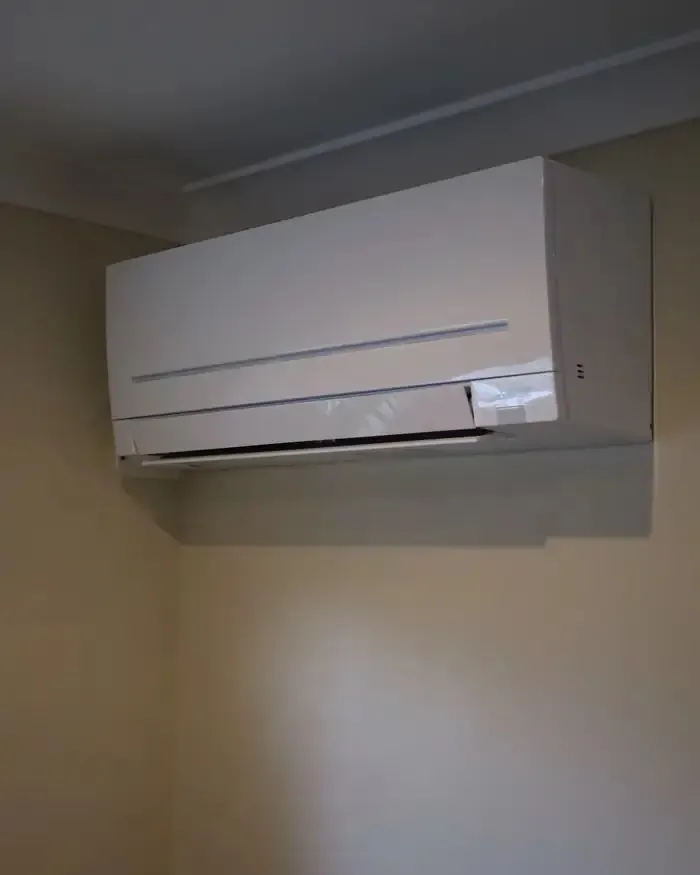 Split system head unit installed in the corner of a bedroom