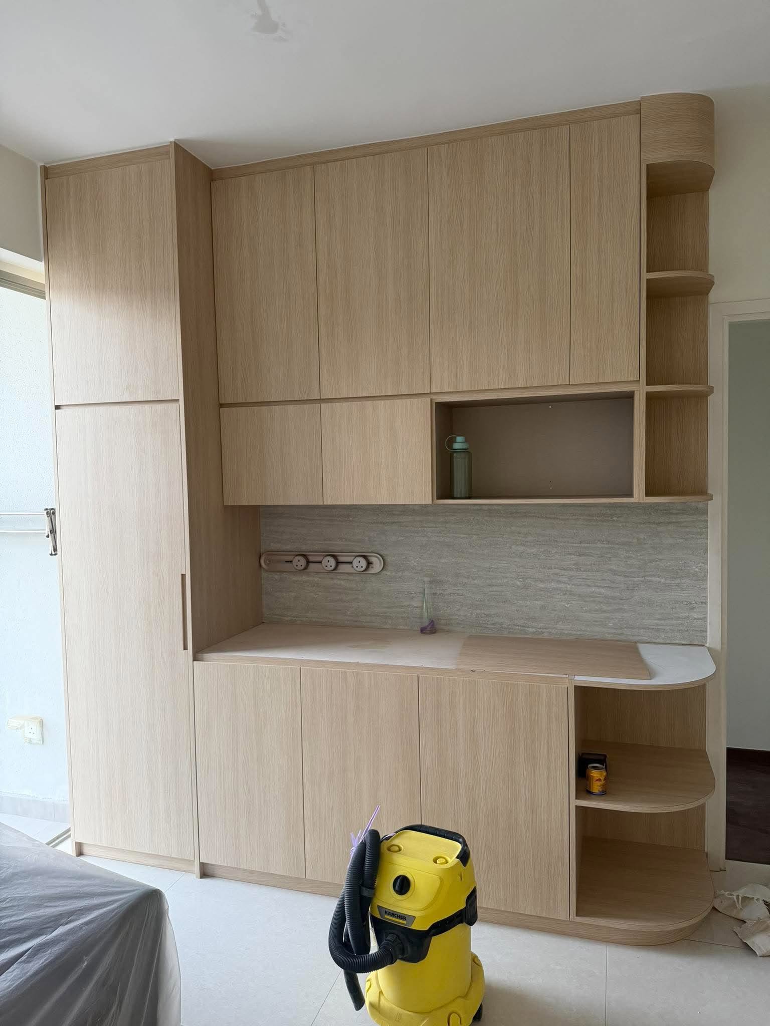 Furniture assembly of flat-pack shelving unit