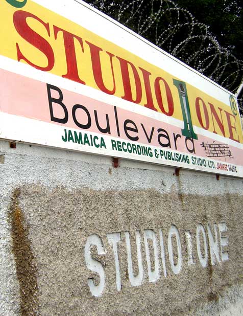 L'enseigne de Studio One, Brentford Road, Kingston