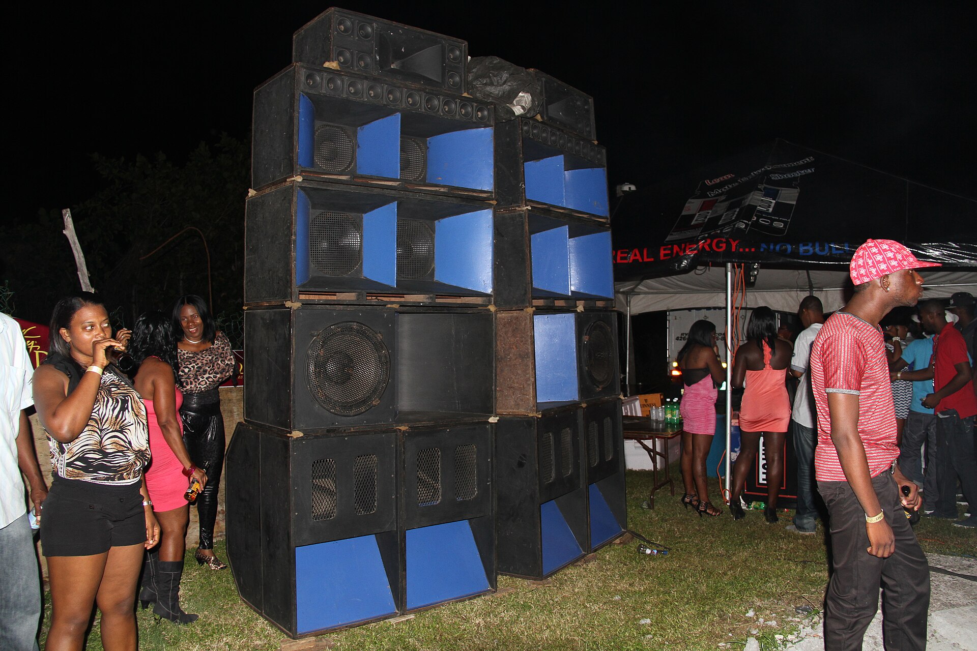 Colonne d'enceintes du sound system Bass Odyssey, Jamaïque