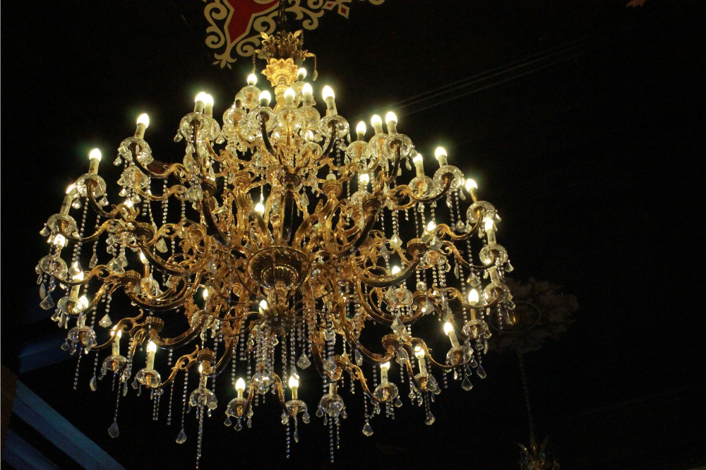 Luxury Chandelier Showroom Specimen