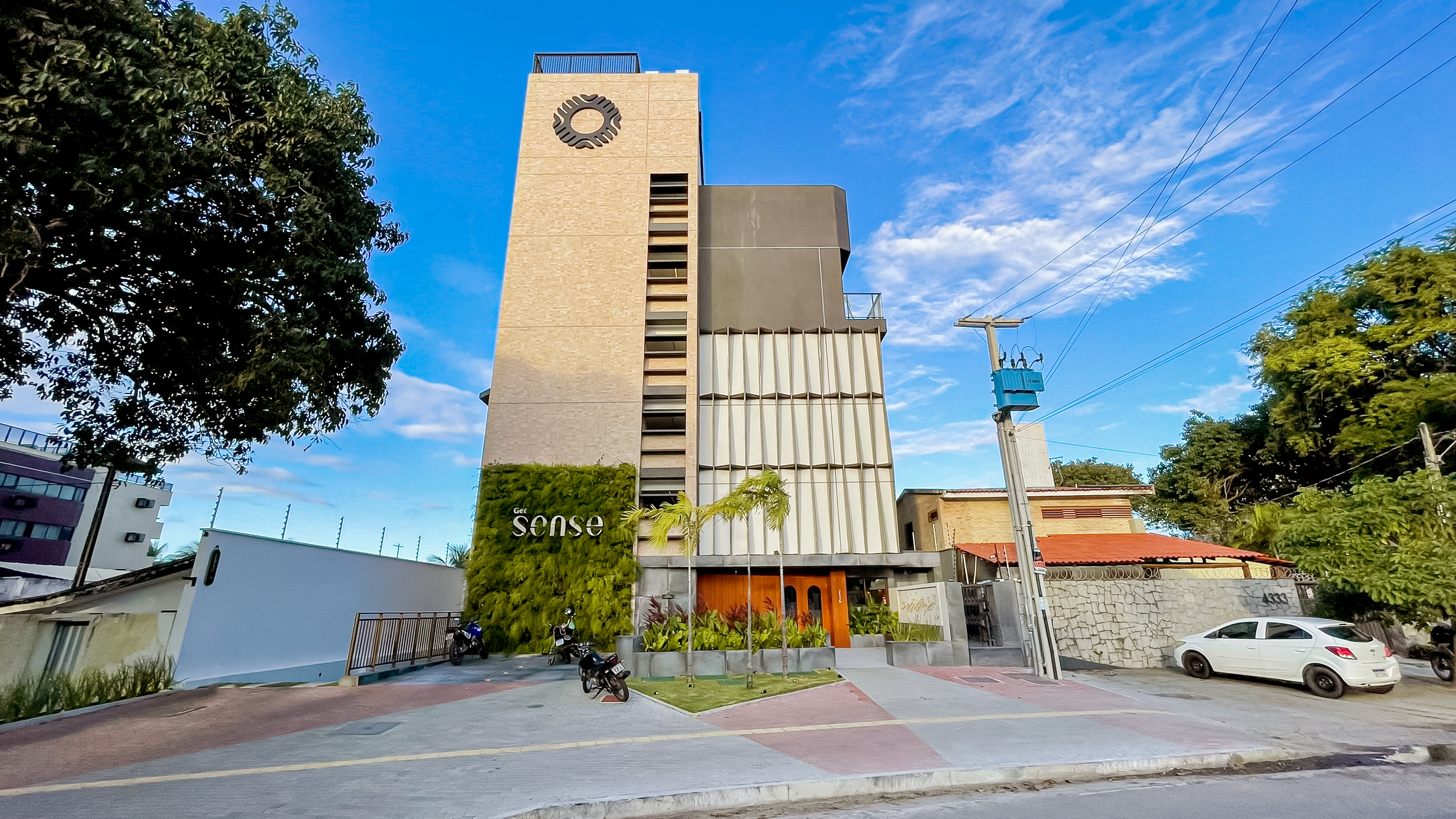 Get Sense, fachada