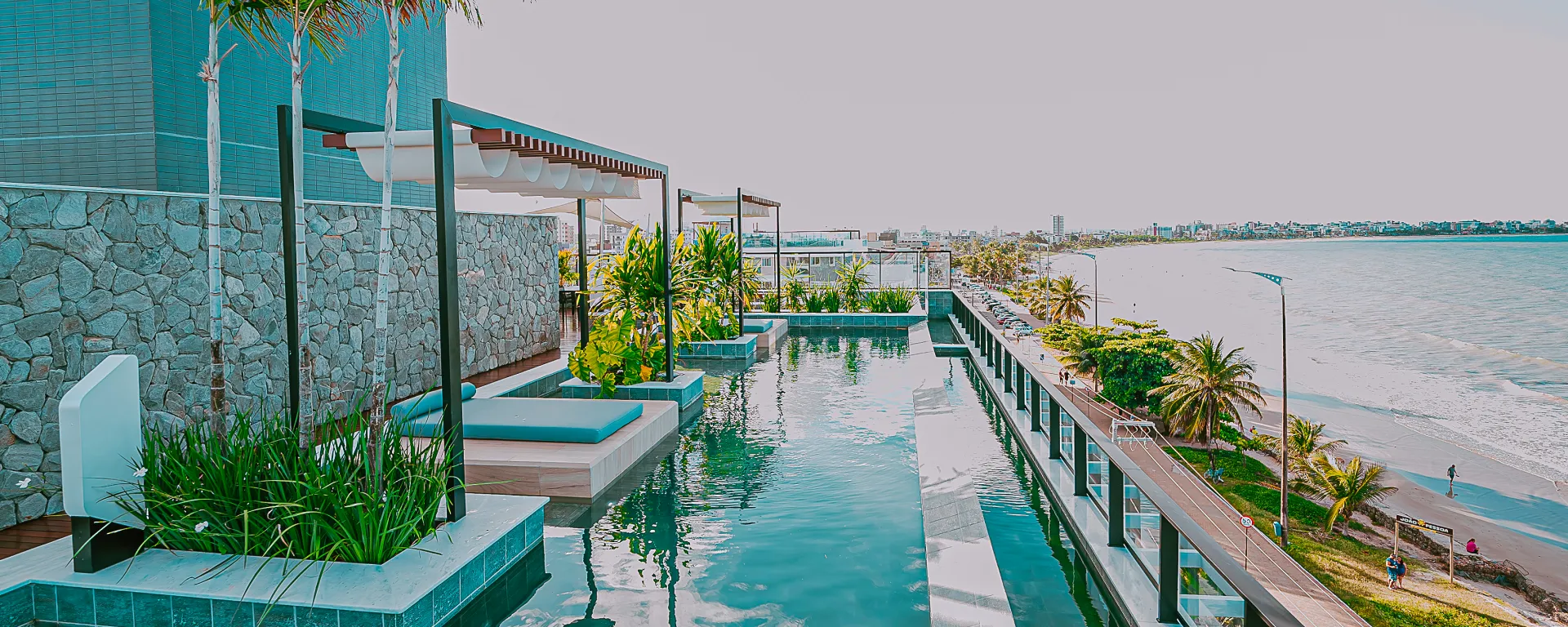 Living Ocean Art, piscina rooftop frente mar