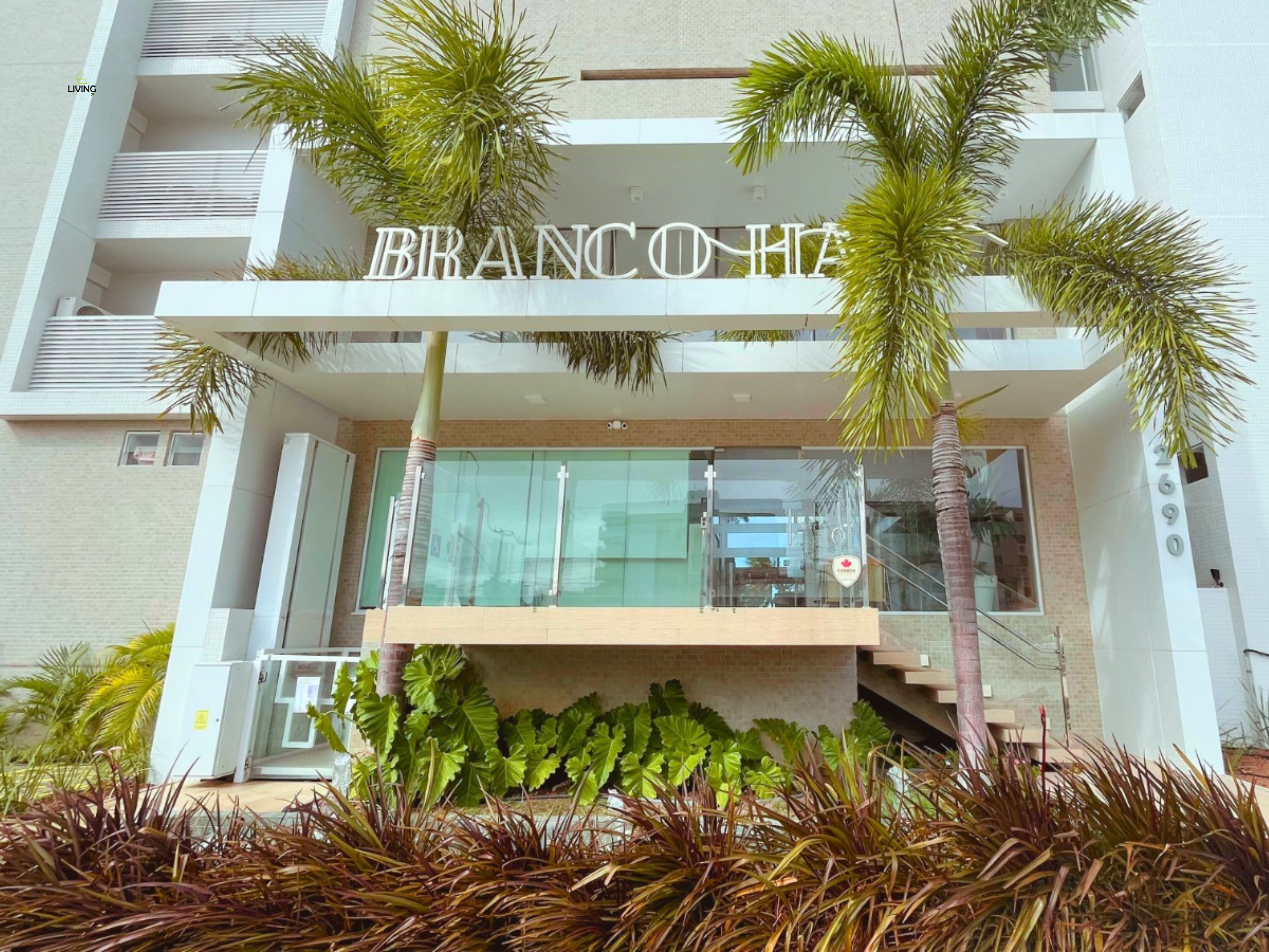 Branco Haus — solarium frente piscina