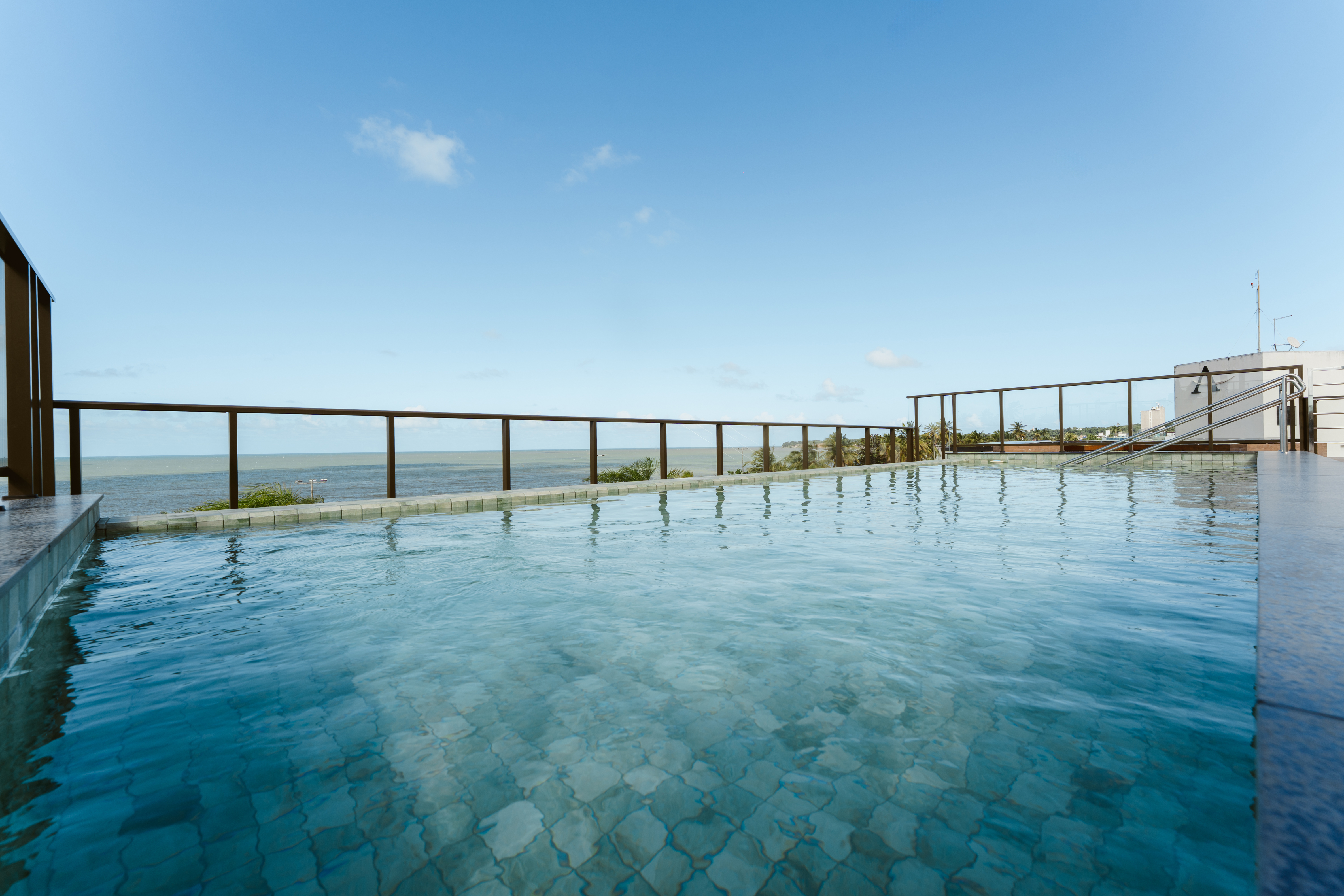 Piscina infinita — Jardins Almare