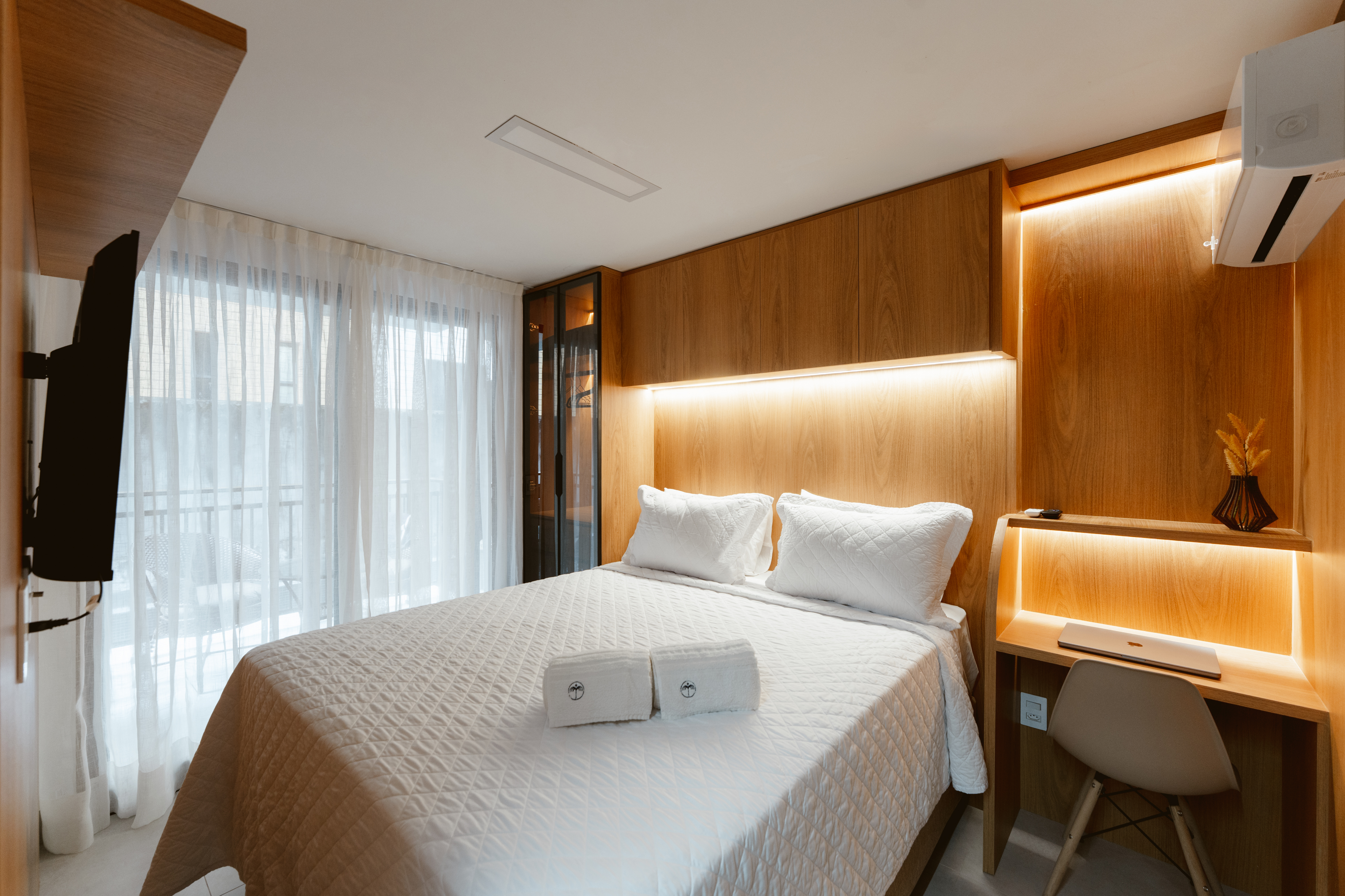 Suíte com home office — Jardins Almare
