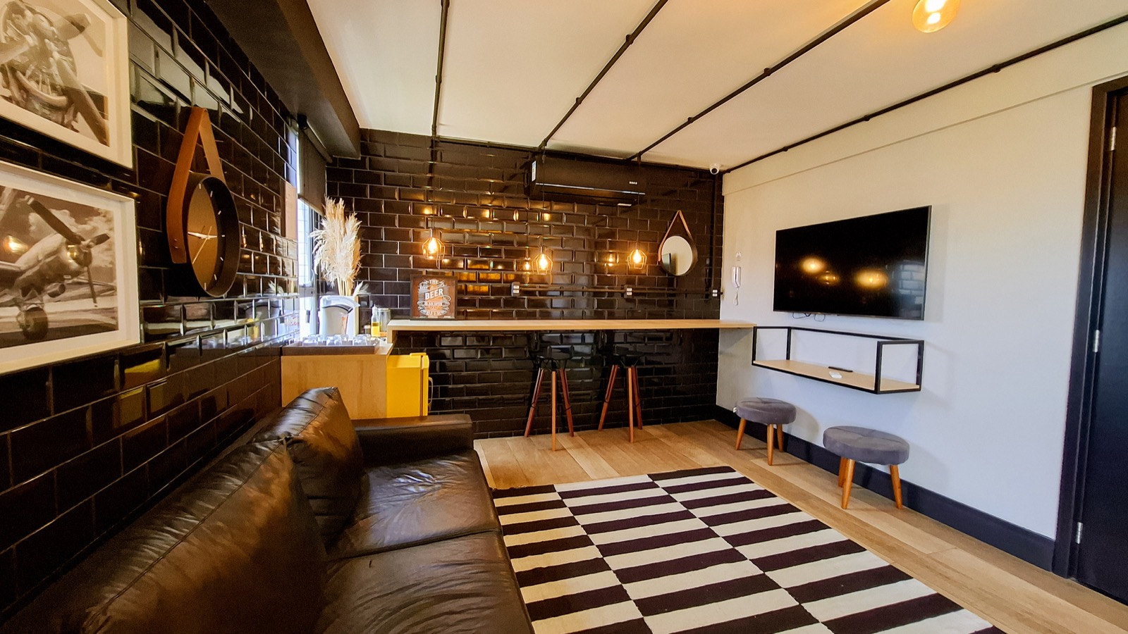 Lounge e sala de jogos