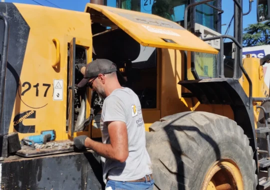 Cargadora en un trabajo de climatización corporativa
