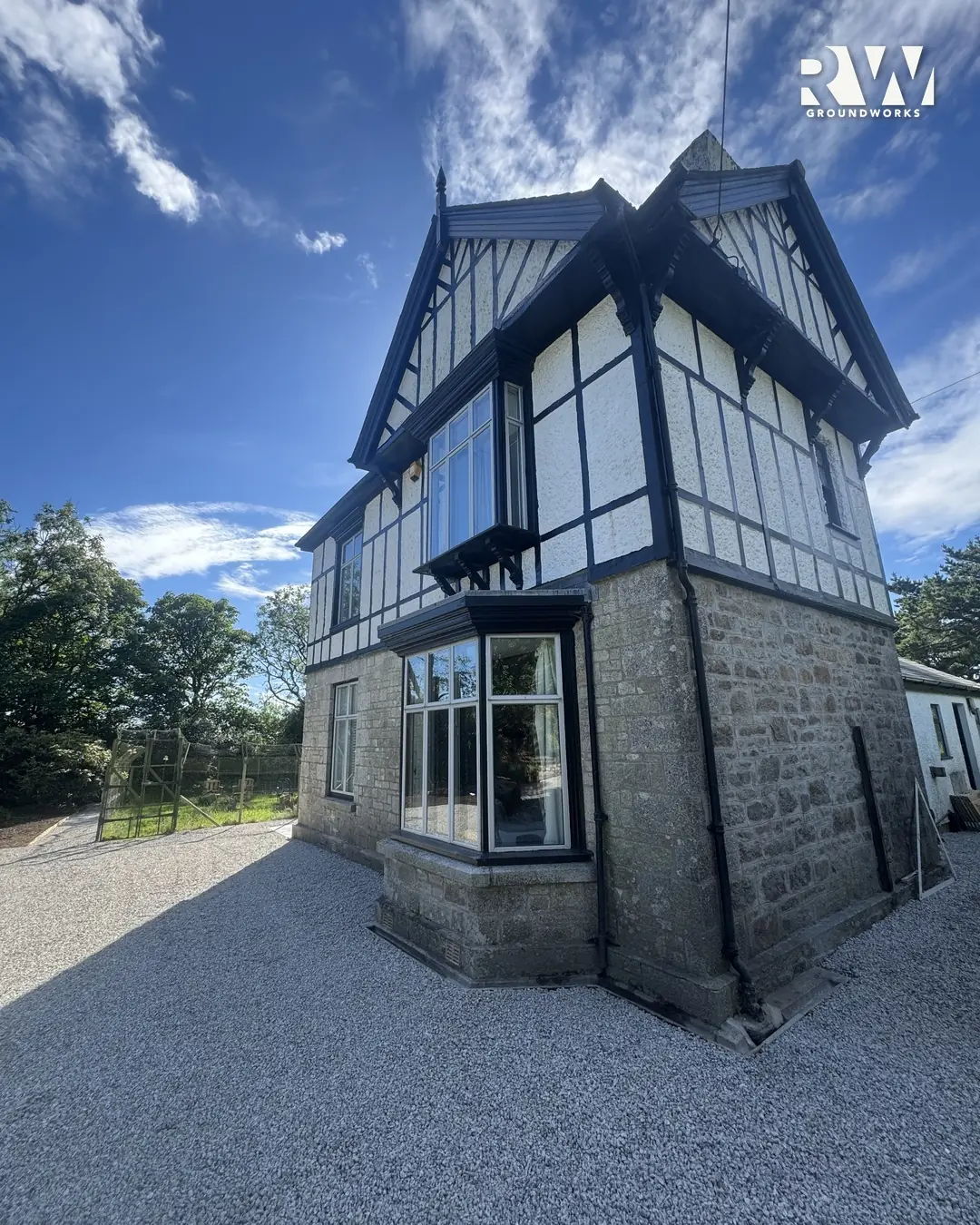Finished gravel driveway round the front of the period house in Wendron