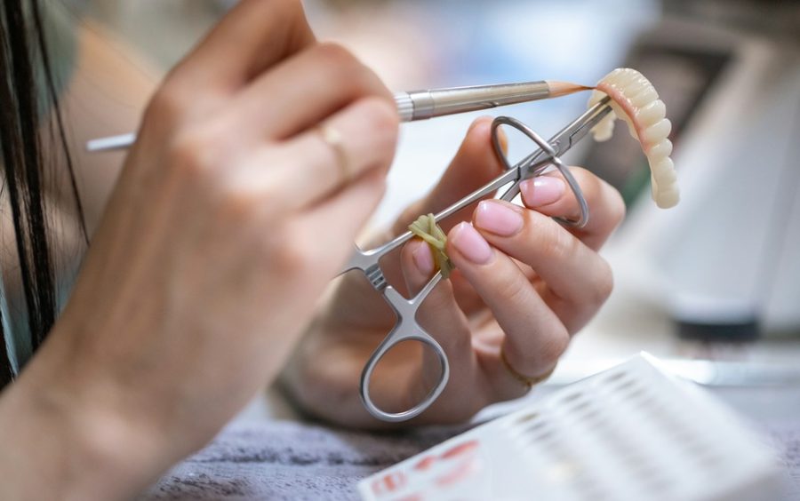 Lavoro del laboratorio odontotecnico