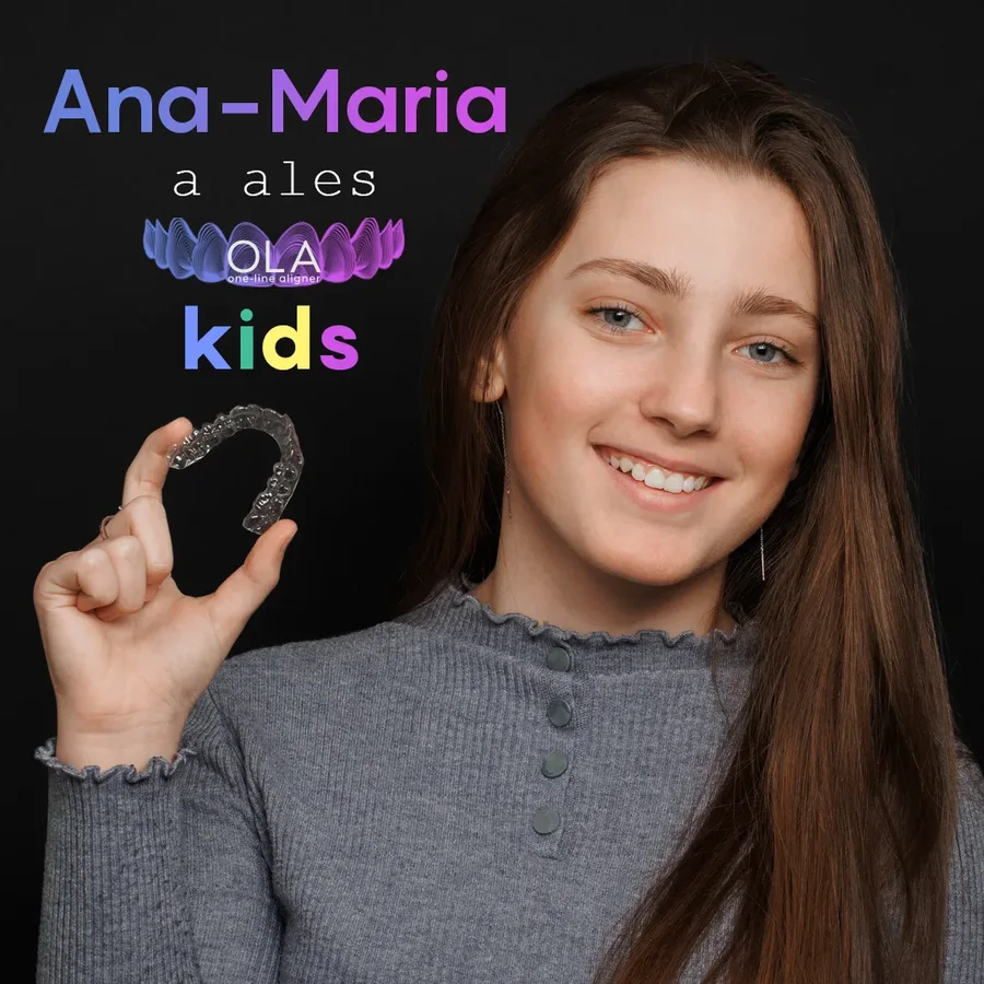 Ana-Maria, pacientă OLA Kids, ținând gutiera transparentă