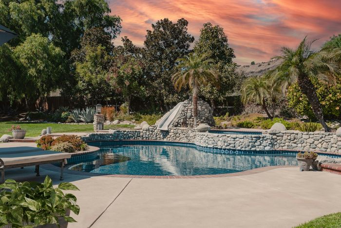 A home recently sold by Oakline