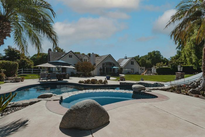A home recently sold by Oakline