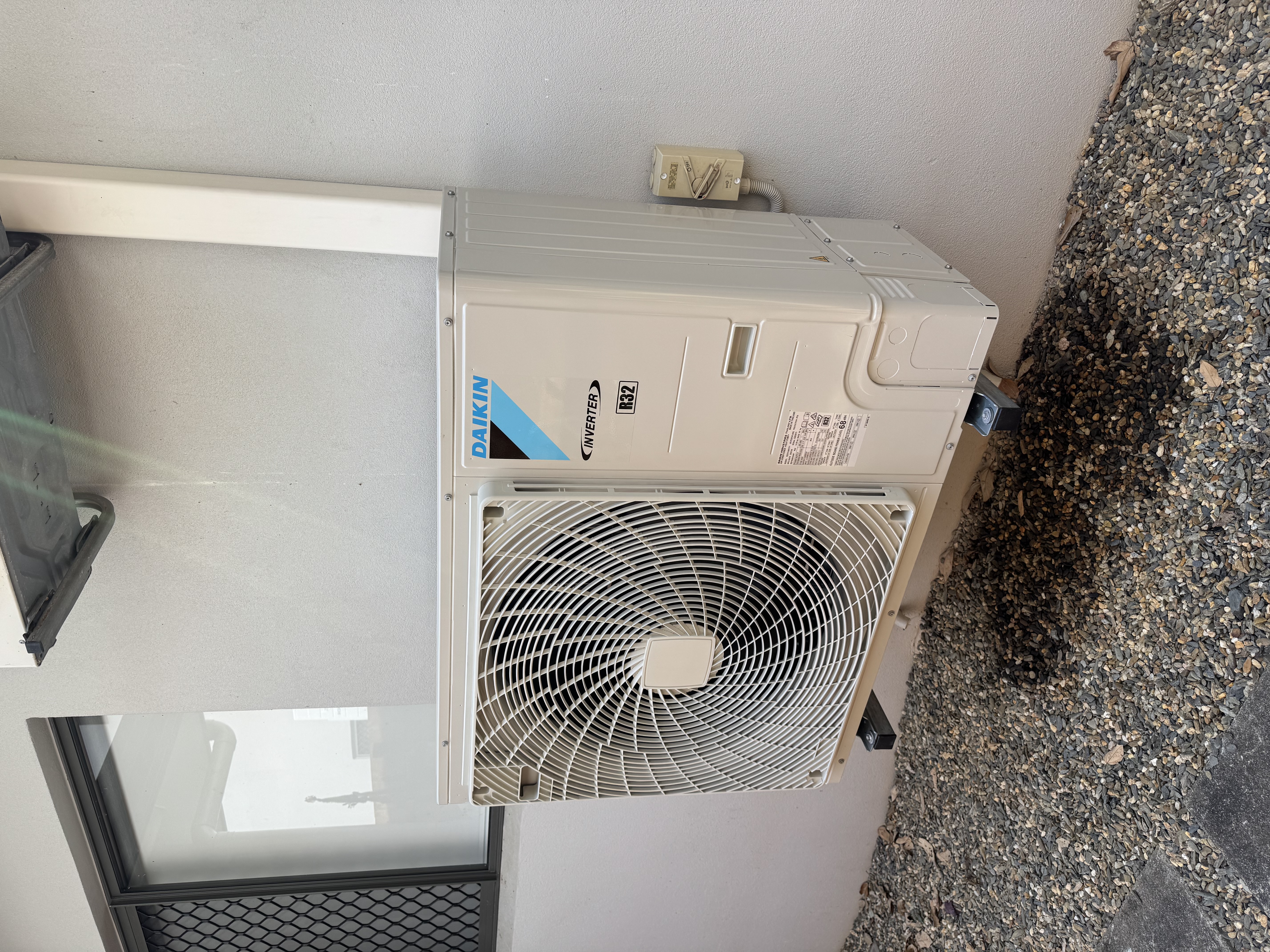 10kW Ceiling Cassette Changeover photo 5