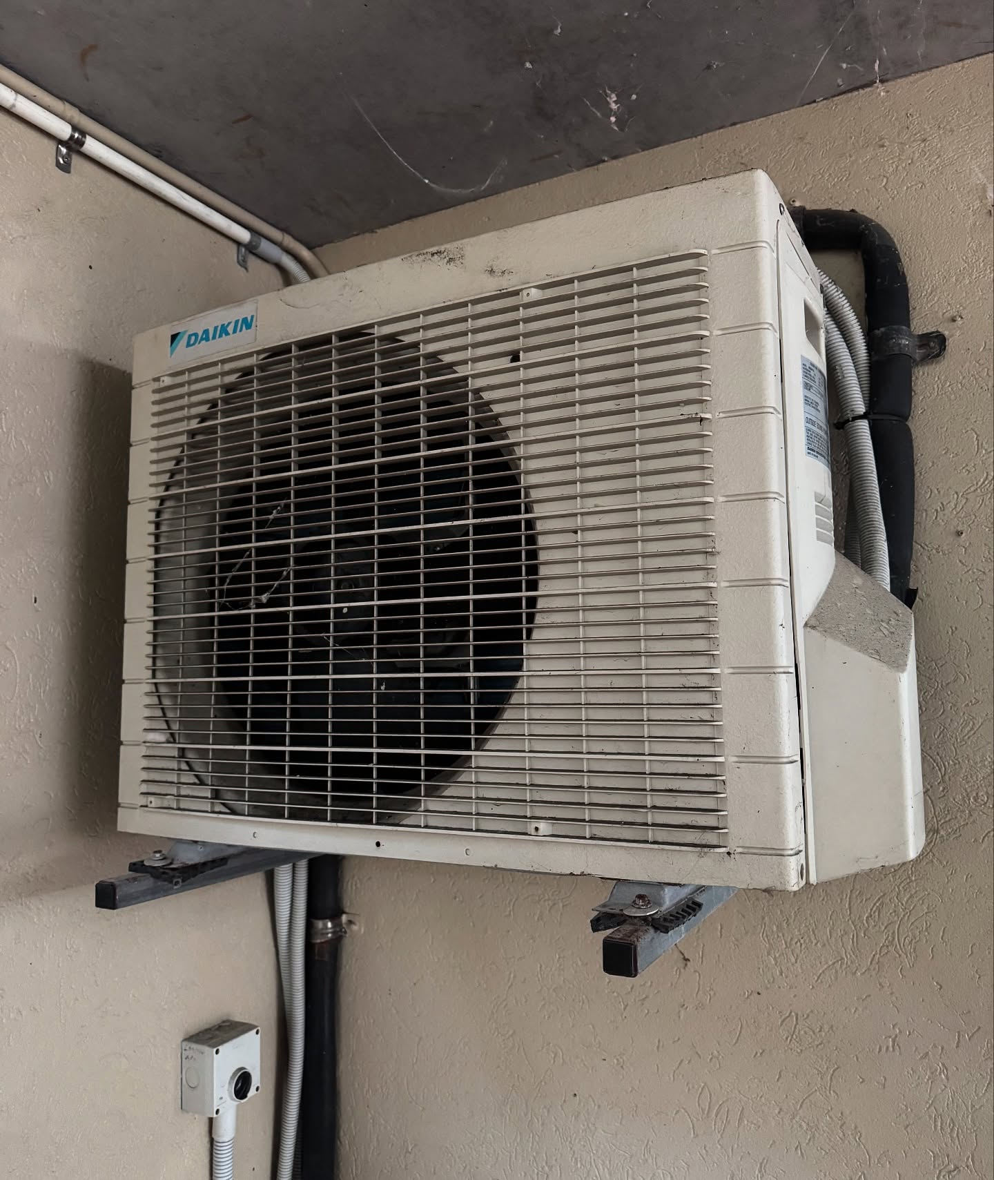 Office Air Conditioning Replacement photo 1