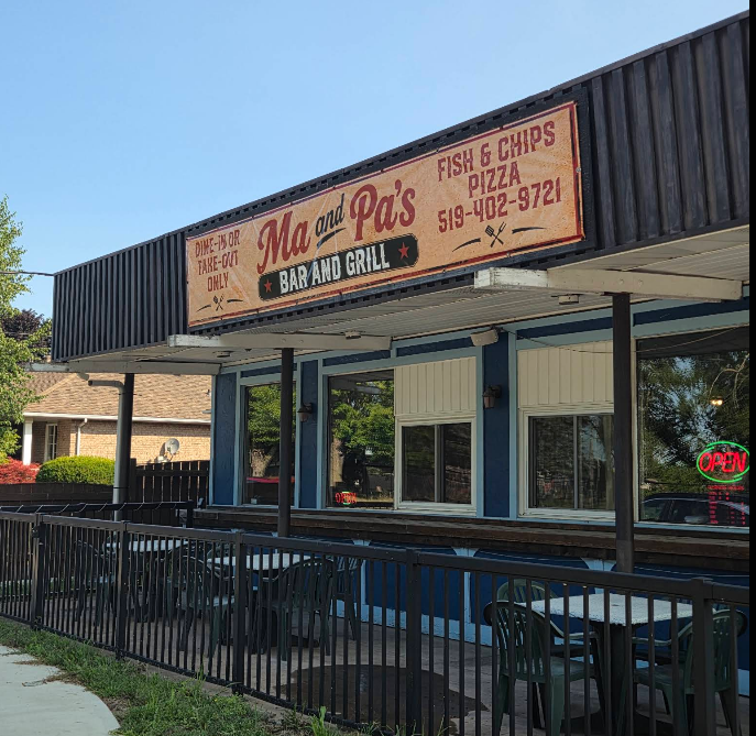 Ma & Pa's Bar & Grill restaurant in Point Edward Sarnia website