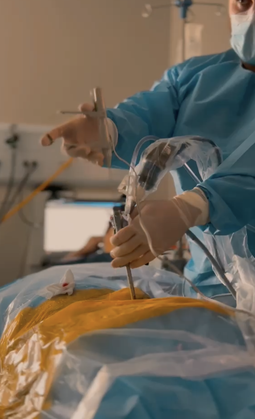 cirurgia endoscópica da coluna - Dr. Gustavo Faccin