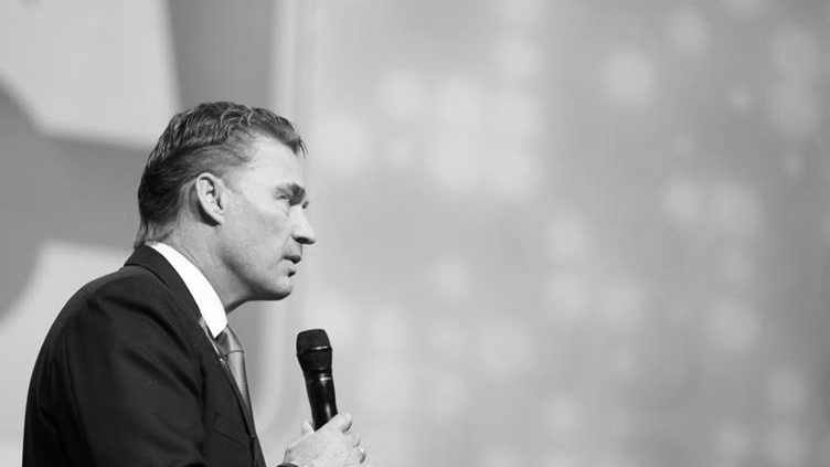 Todd Stottlemyre speaking to an audience