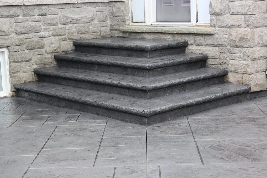 Concrete steps and walkway in Hamilton by SCP Stamped Concrete Pros Inc.