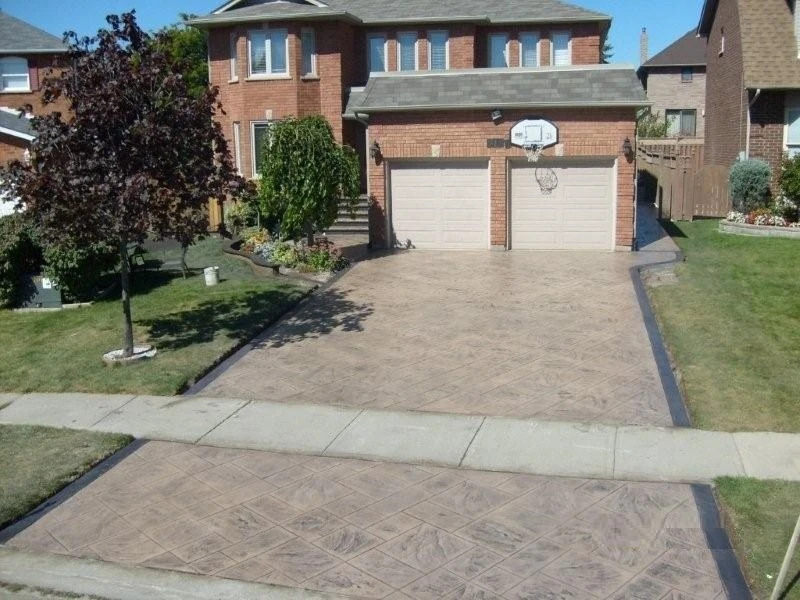 Coloured concrete driveway finish by SCP Stamped Concrete Pros Inc. in Hamilton, Ontario