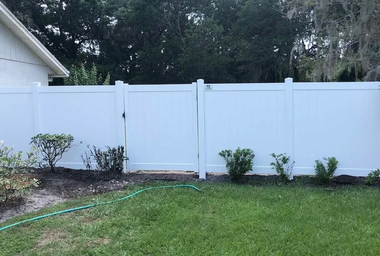 New leaf fence white vinyl fence