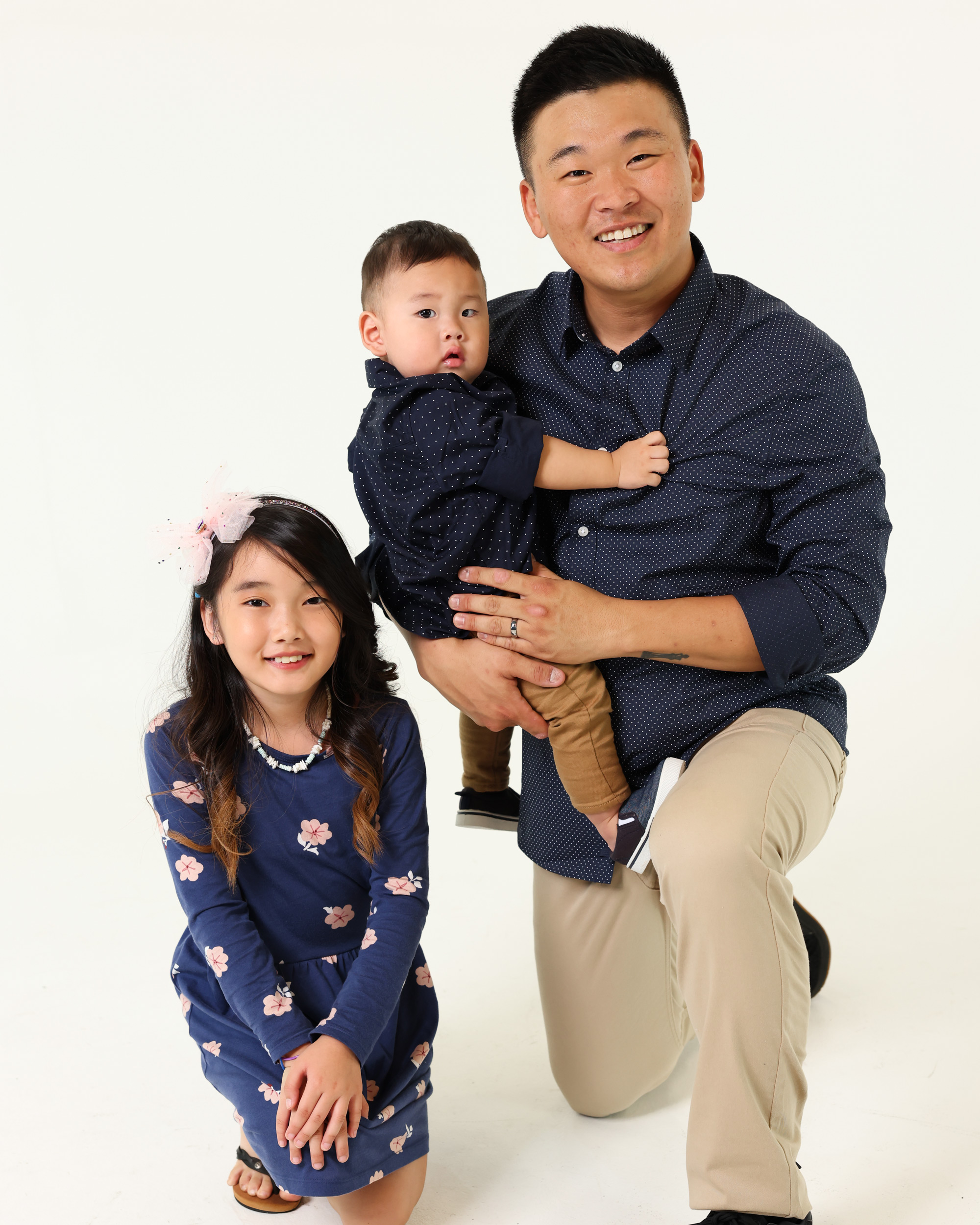 Family Portrait studio photo in Hawaii. 