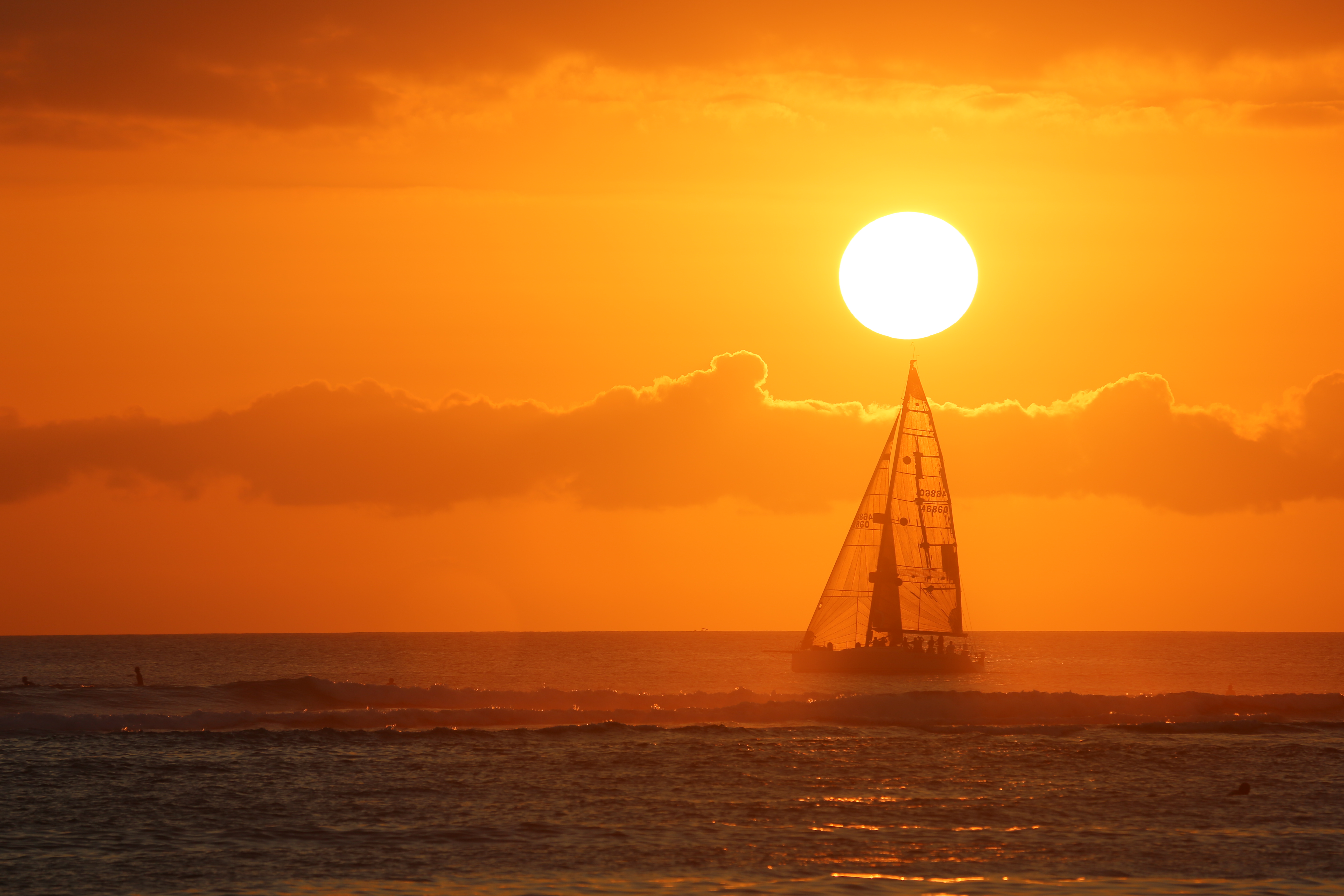Sailing in Waikiki with sunset. 