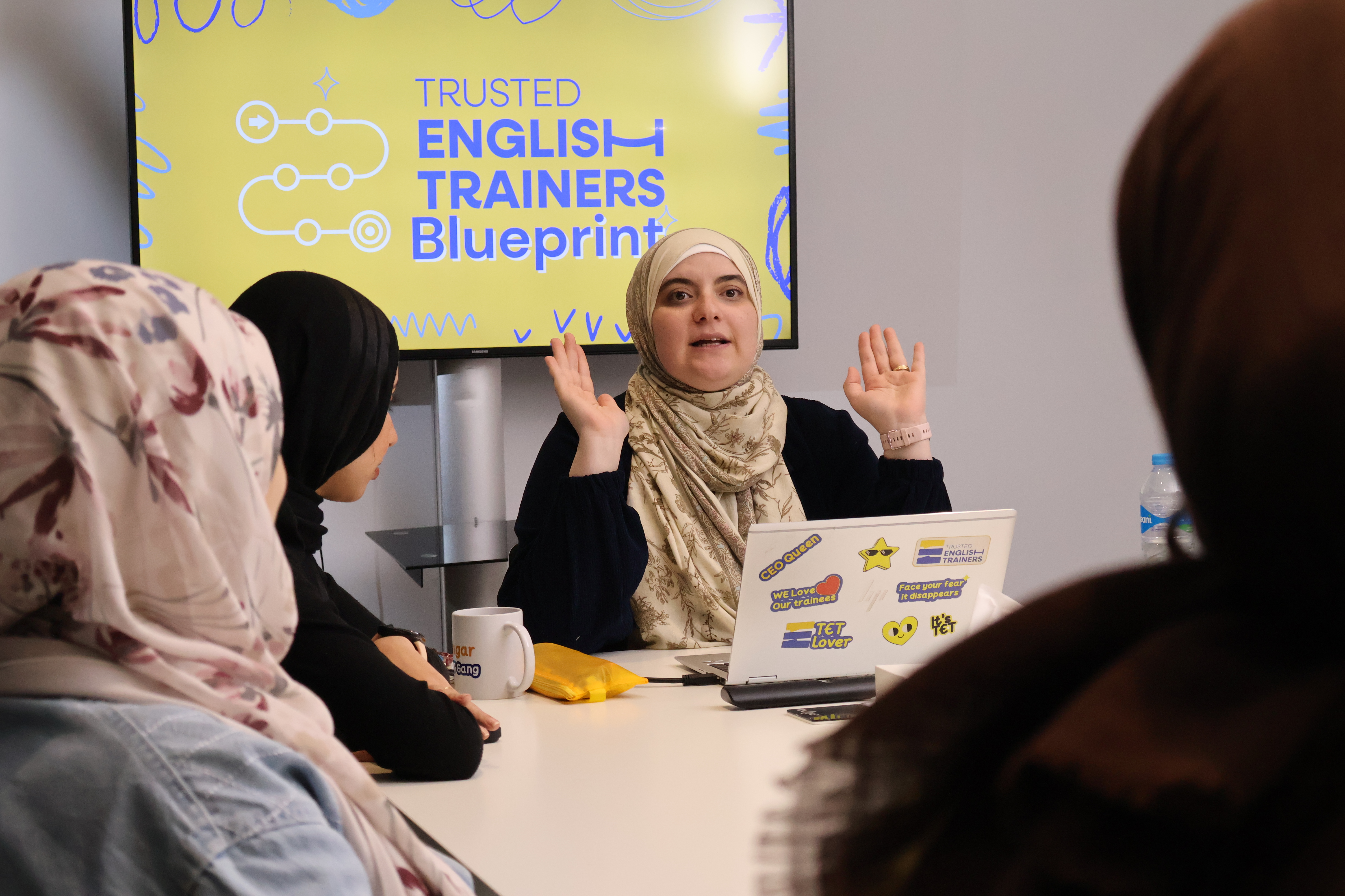 تجربة هاجر مع الطلاب واكتساب اللغة