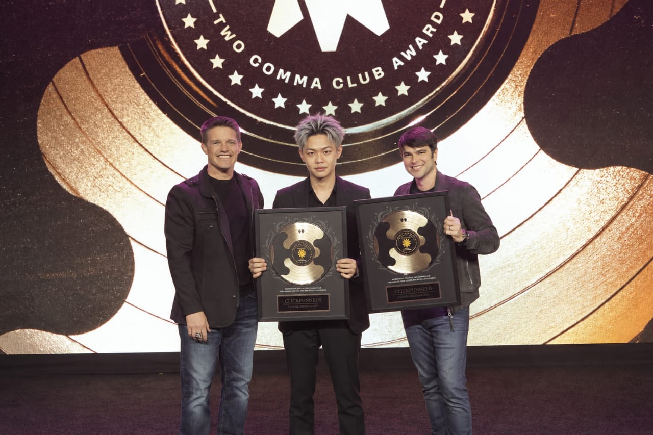 Two Comma Club Award presentation
