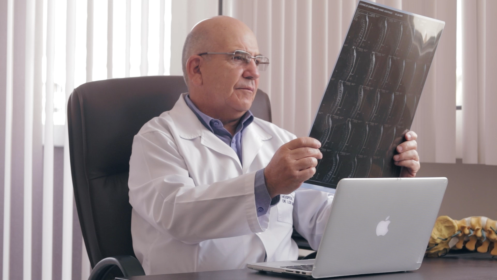 comparativa-especialistas-neurocirugia-quito-tecnologia-neuronavegacion